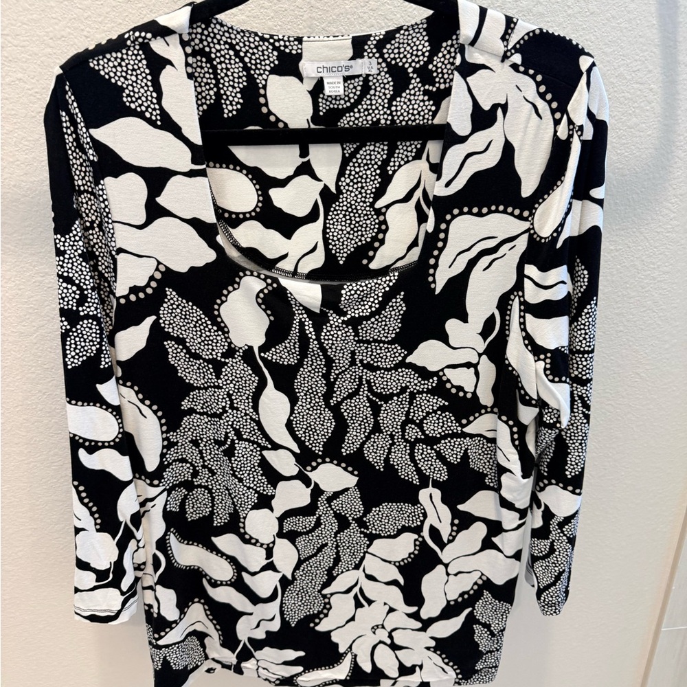 Chico's Monochrome Patterned Top. Size 3.